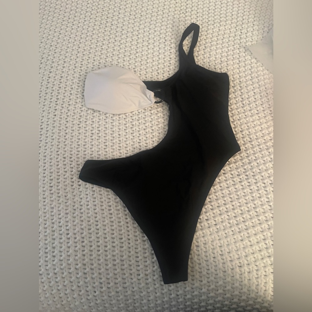 Black/ white cut out bathing suit